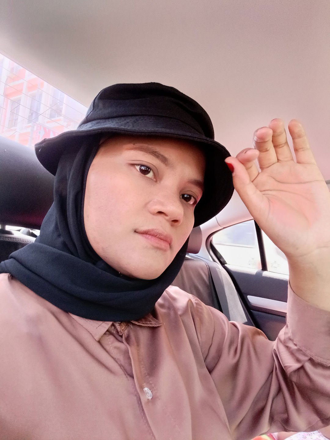 nurul izati profile icon