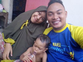 "MANDI BERSAMA HANIN"