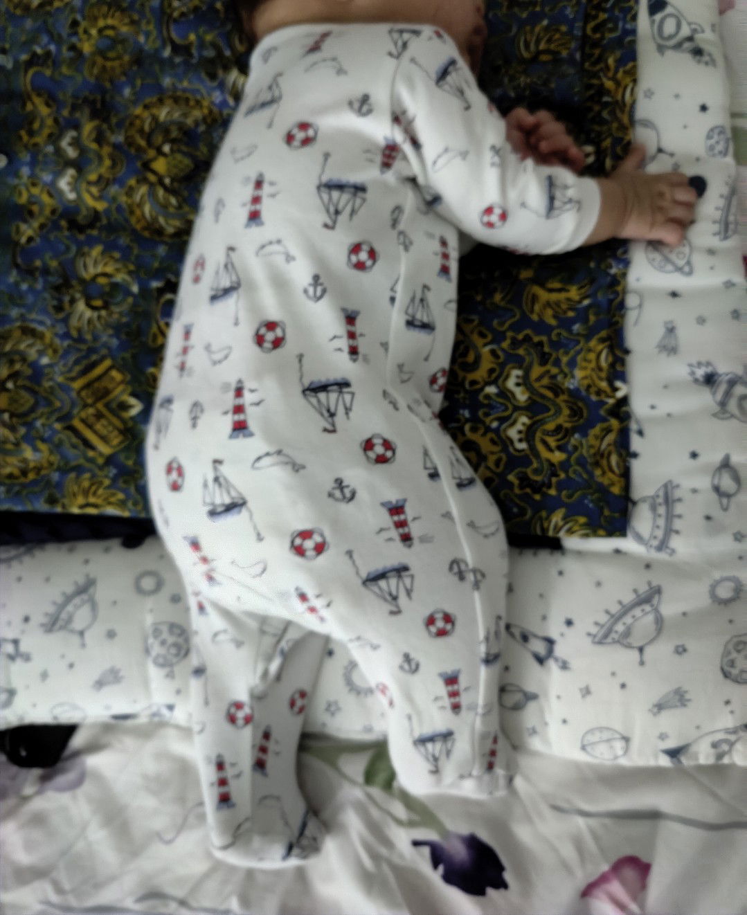 Bayi 3 bulan tidur mengiring almost meniarap