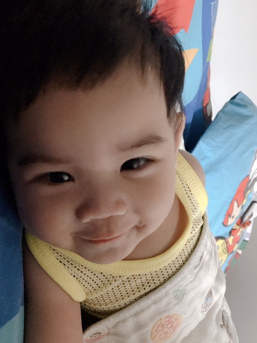 ลูกชายได้ 5 เดือนค่ะ คว่ำเองได้แล้ว แต่เหมือนคอจะเอียงๆๆ ถามคุณแม่หลายๆท่าน ก็บอกว่าเดี๋ยวหายเอง แต่คนเป็นกังวลมากค่ะ