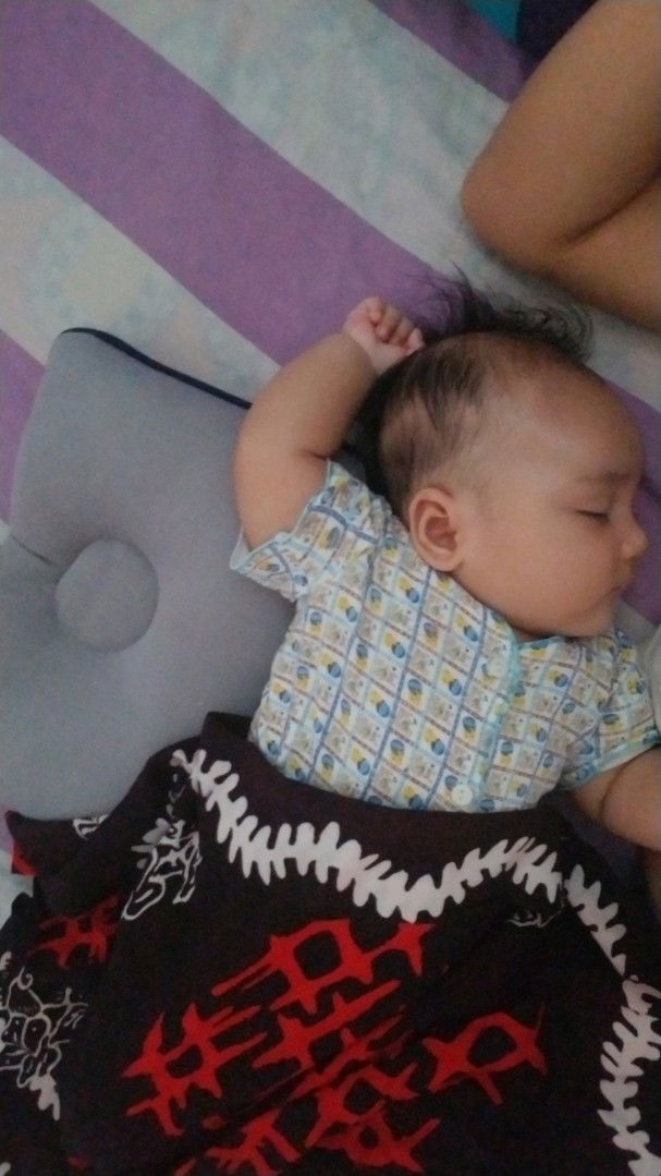 Rambut si kecil rontok