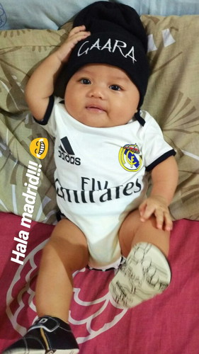 bayi duduk
