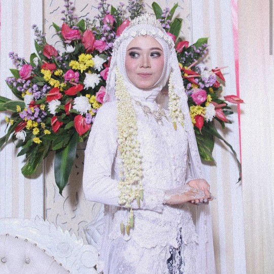 Fitri Anggraeni profile icon