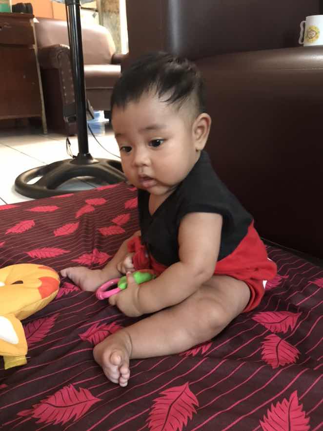Bayi 5 bulan belum berguling mandiri