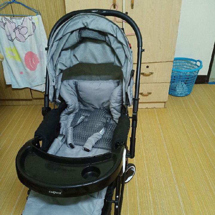 ขายต่อรถเข็นเด็ก Camera สีเทา