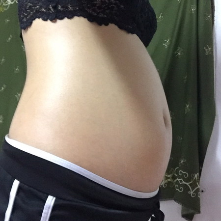 อวดท้องลูกชาย?
