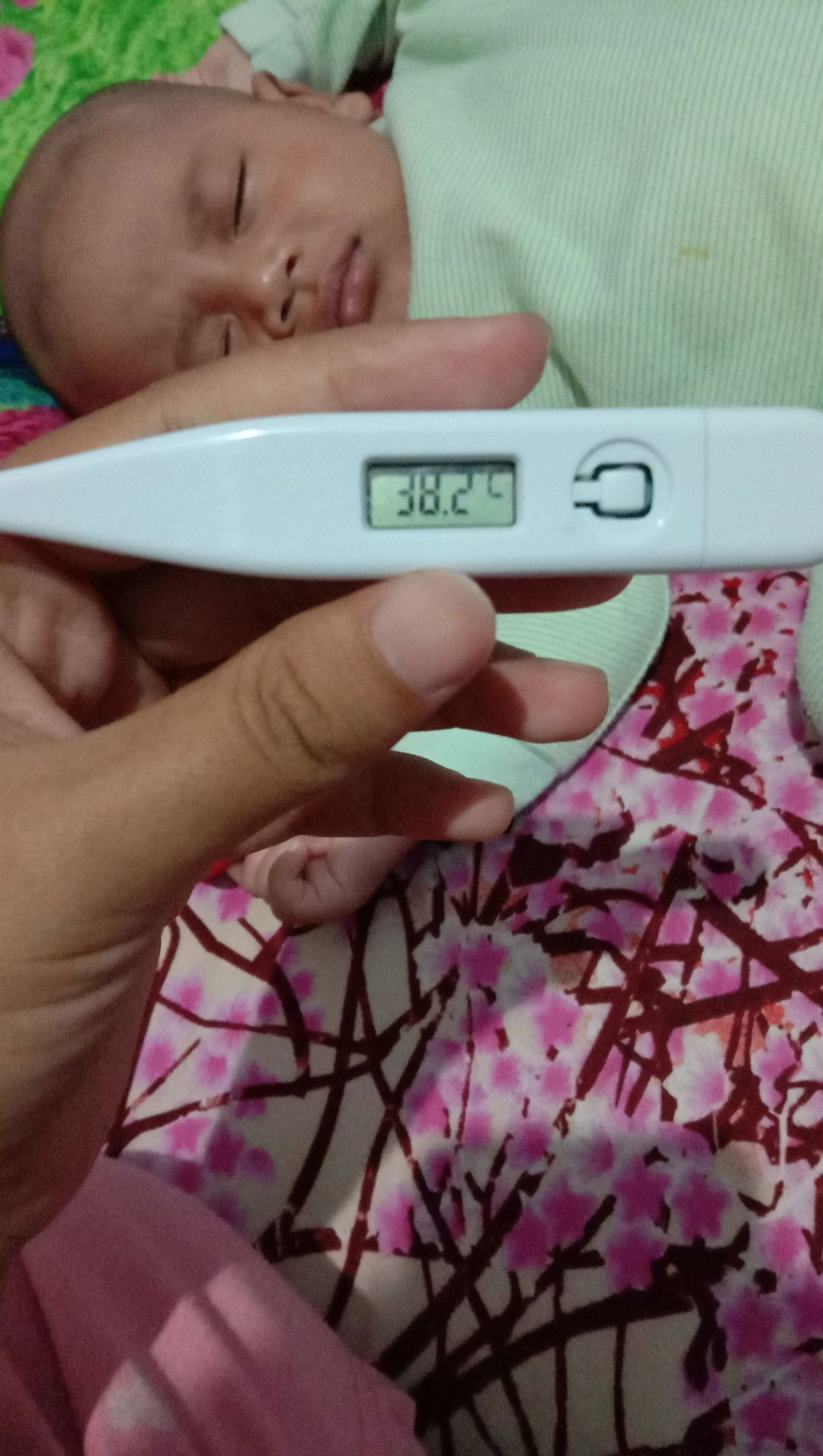 bayi panas dan rewel