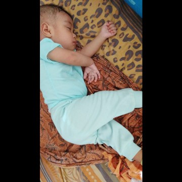 ibu nya sakit . anak pun ikut sakit