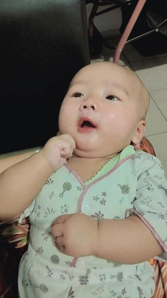 ratna yuvita profile icon