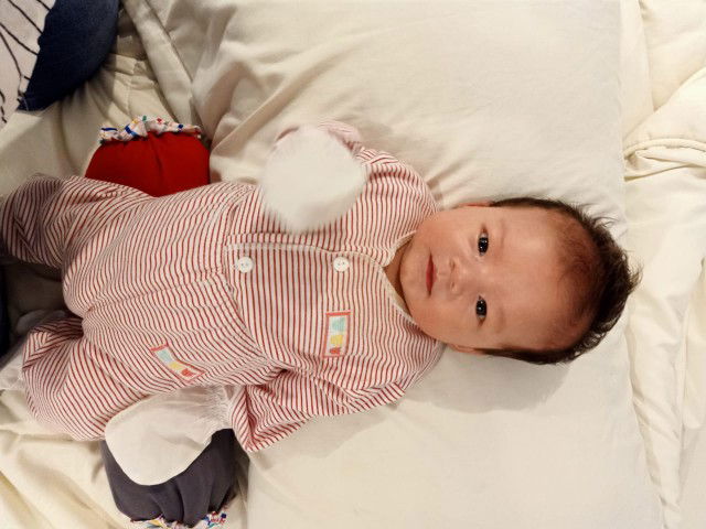 bantal dewasa pada bayi