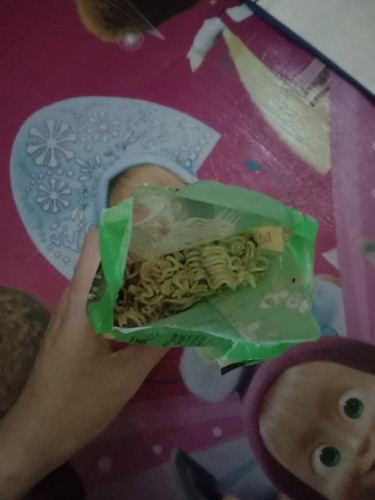 nyidam mie mentah