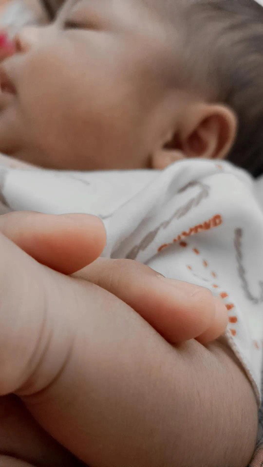 Menggerang sambil menangis