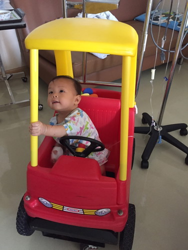 ลูกชาย วัย 11 เดือน ชอบเลียทุกอย่าง และป่วยด้วยอาการ อาเจียน ท้องเสีย เข้ารพ 3 ครั้ง หมอบอกว่า เพราะเป็นวัยเอาอะไรเข้าปาก คุณแม่ท่านไหนมีเคล็ดลับช่วยแก้นิสัยลูก