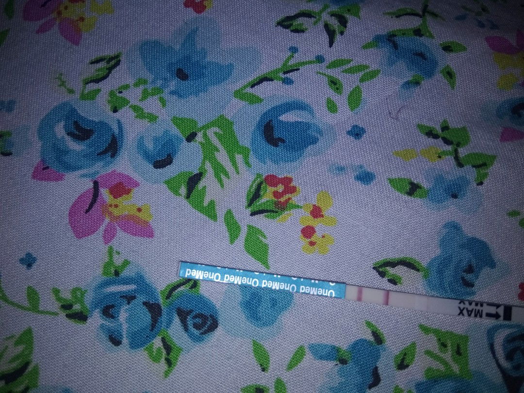 saya dr tgl 27 ngflek Bun,sampai skrg di tp msh positif dan hr terakhir haid tgl 17 Mai ,kira2 ada gak ya yg sama SPT saya