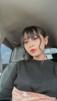 hella putri profile icon