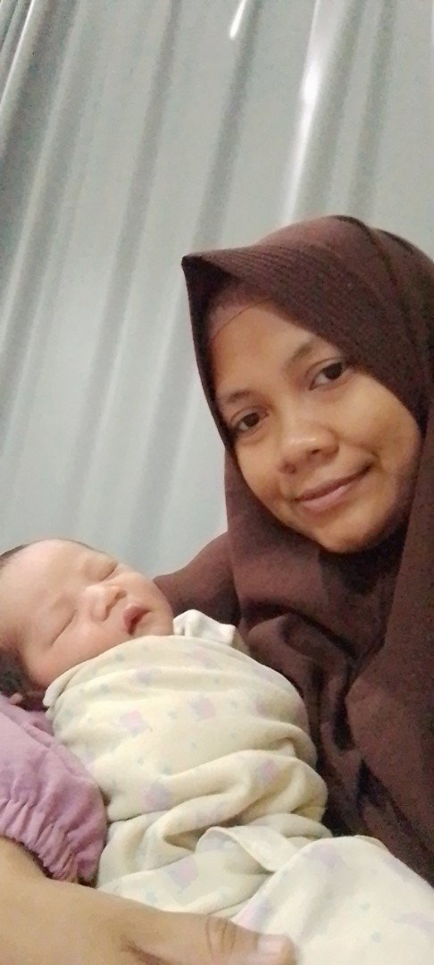 Henis Listyarini profile icon