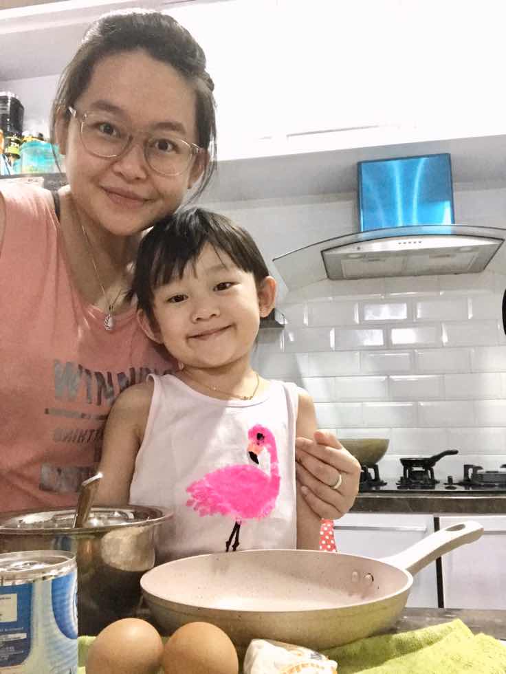Memasak Pie Susu Bersama si Kecil