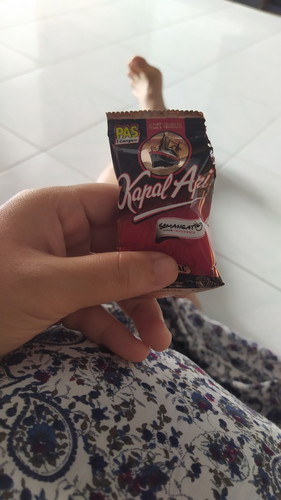 Makan bubuk kopi