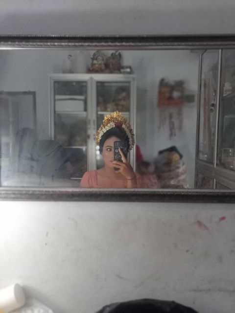 putu astini profile icon