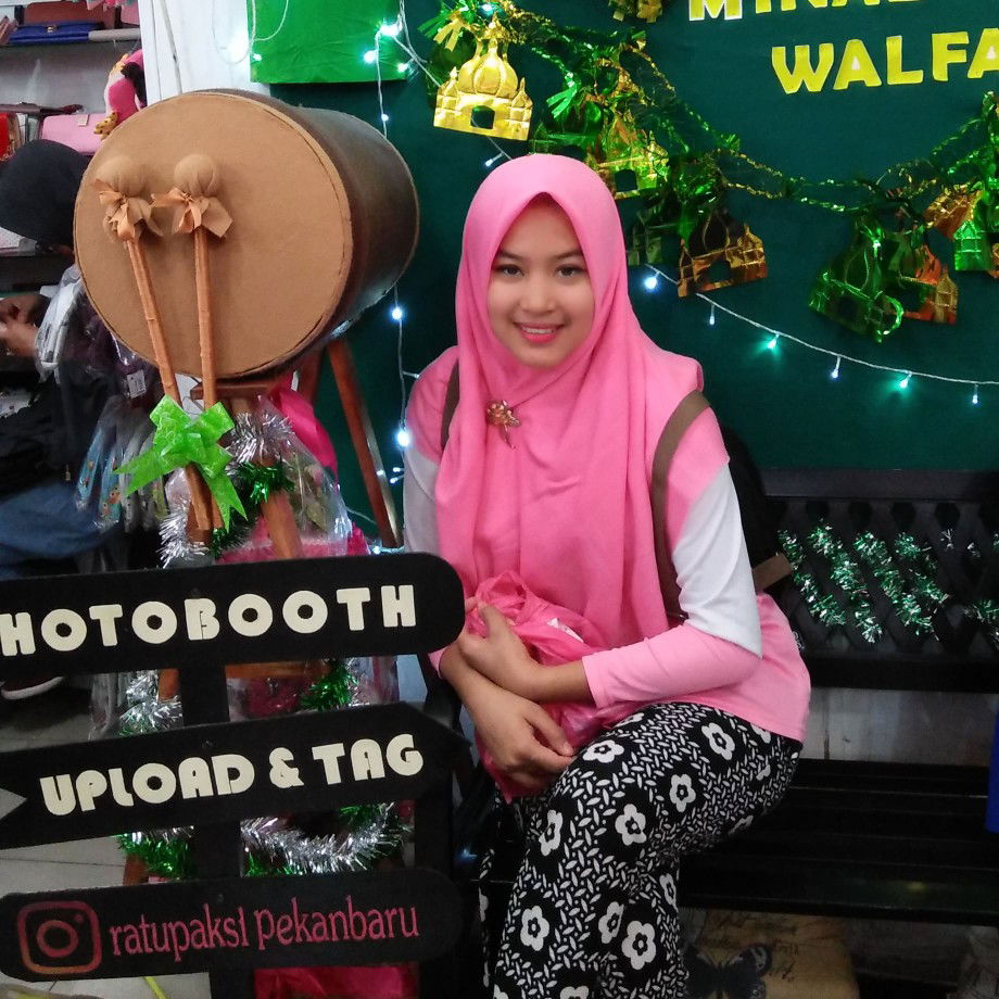 ayu safitri profile icon