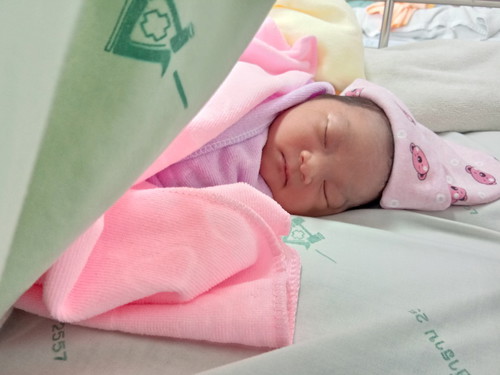 น้องหนูดี..มารายงานตัวค่ะแตกวันเด็ก11/01/2020ค่ะเวลา4.56น.น้ำหนัก2880คะหนูเป็นเด็กหญิงที่มีสองจอมคะ