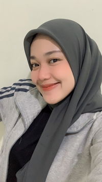 Khoirotunnisa Oktv profile icon