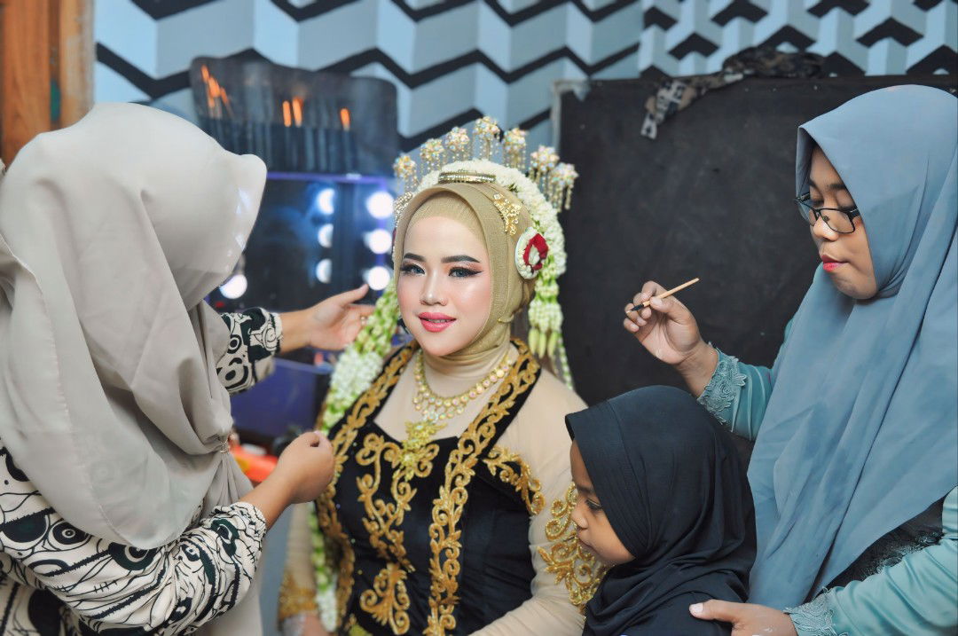 Dwi Wulan Sari profile icon