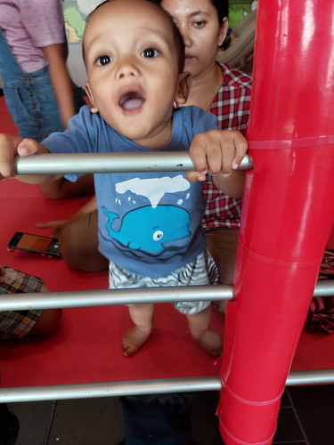 Anak saya sudah 7,5 bulan tapi berat badannya masih 7,8kg,,minum asi sm makan kuat.knp msh kurus ya?