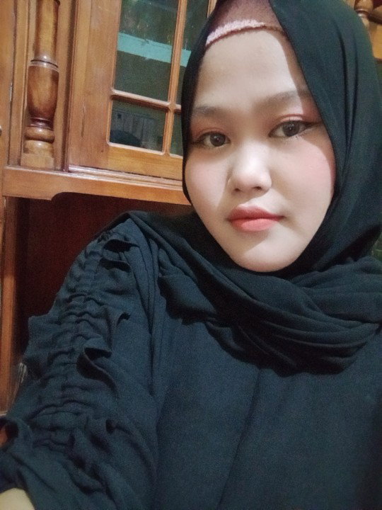 Lutfia Qurratul Aini profile icon