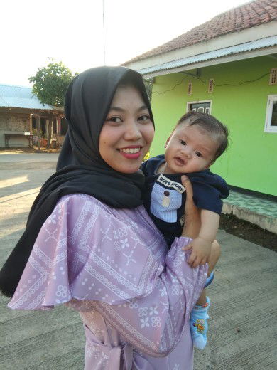 kepalanya nya si dede miring di omongin sma orang2 mulu?