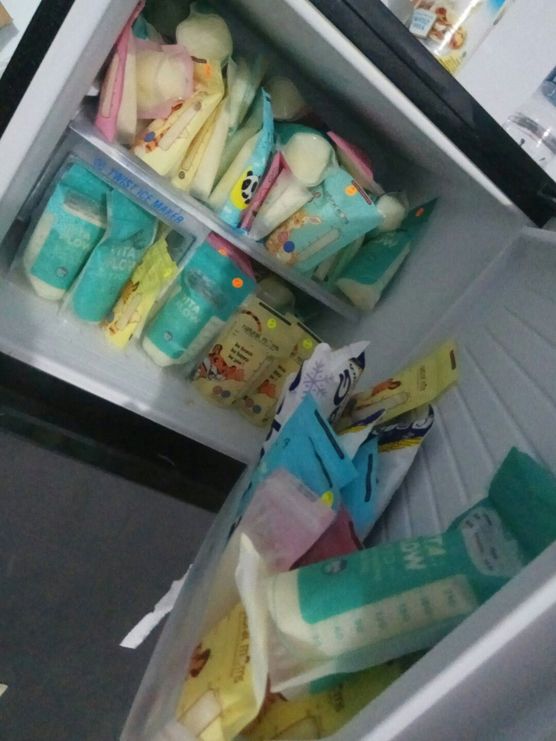 Mom Bekerja, Asi Jalan Teruss