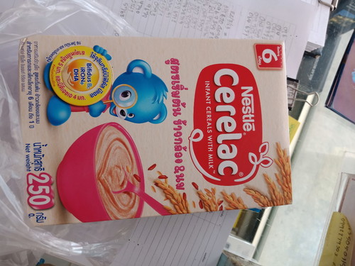 ควรป้อนข้าวลูกกี่เดือน