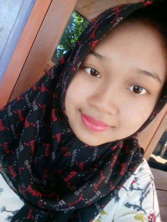 Siti Khoiriyah profile icon