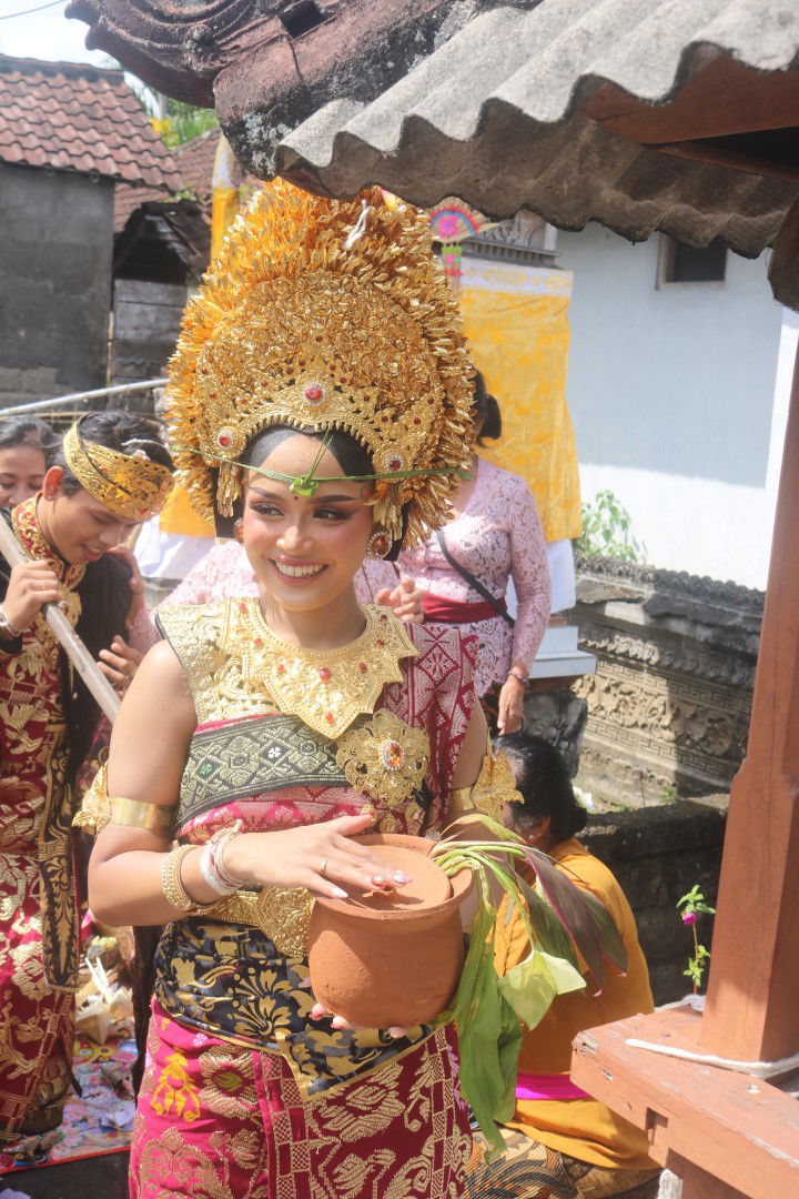 Septhia Acca Gayatri profile icon