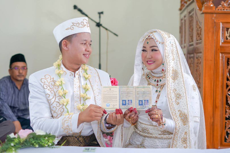 Ade Dewi Riyanty profile icon