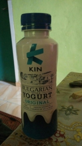 Minum yogurt
