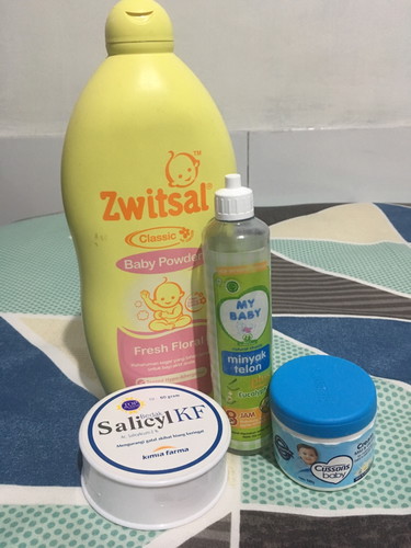 Cream, minyak, pelembab atau bedak ?