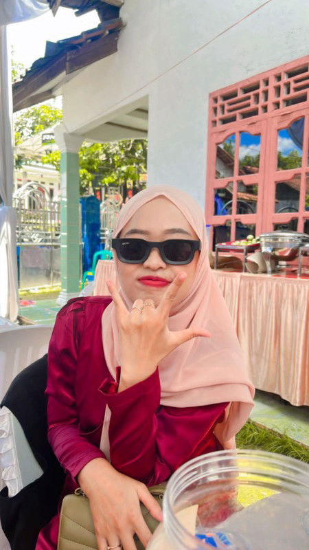 santi mulyasih profile icon