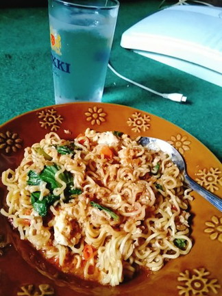 Mie Nyemek Indomie Hype