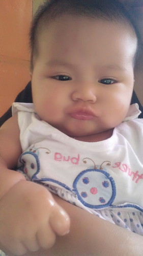 bunda mau tanya, ad gx yg sama kayak saya, umur anak saya uda 4 bln tp blm bisa tengkurap,