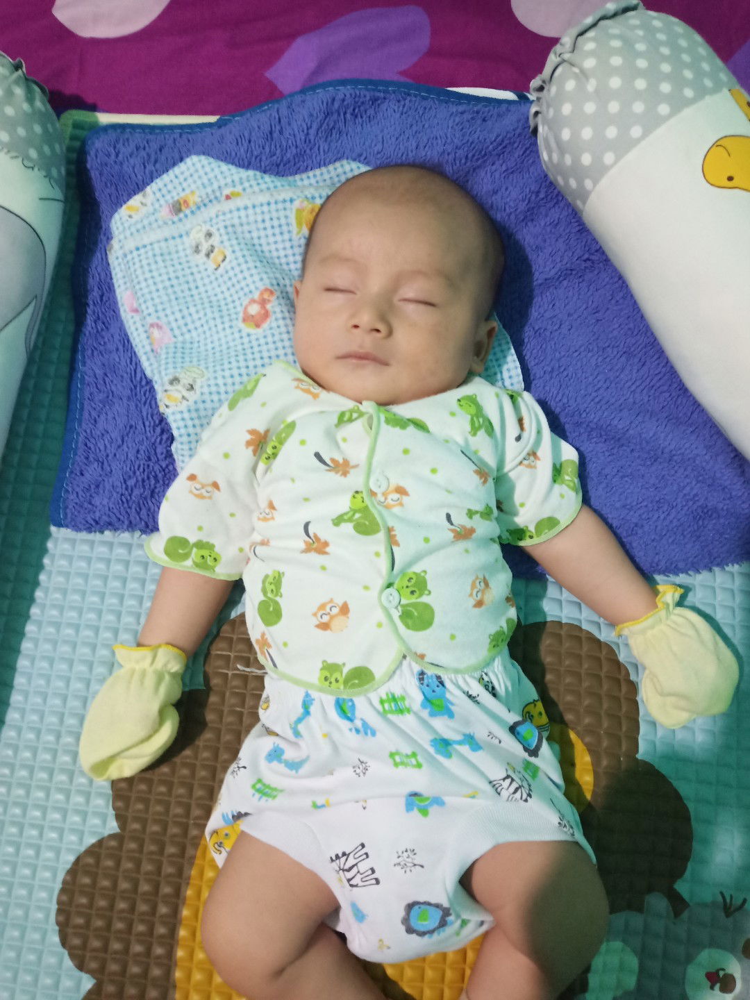 bayi 2bulan tidur terus