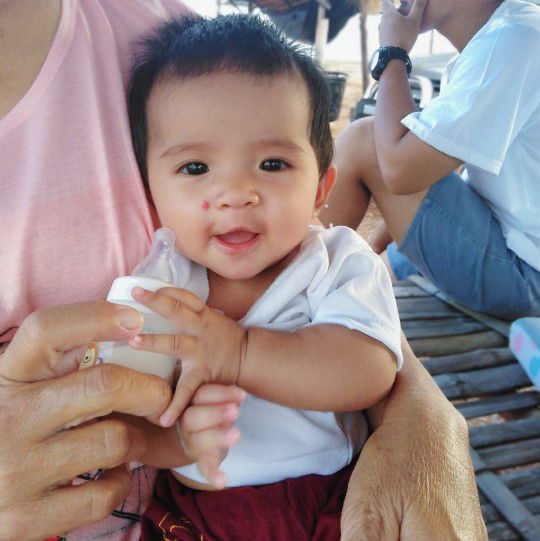 จุดแดงๆที่หน้าน้อง