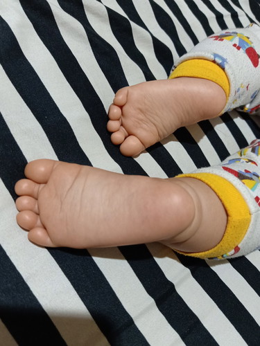 kaki & tangan kuning