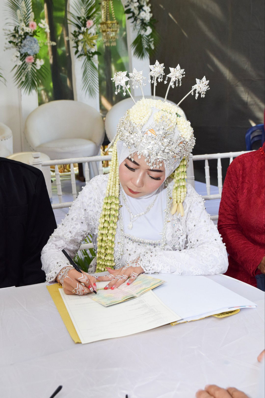 Annisa Feb profile icon