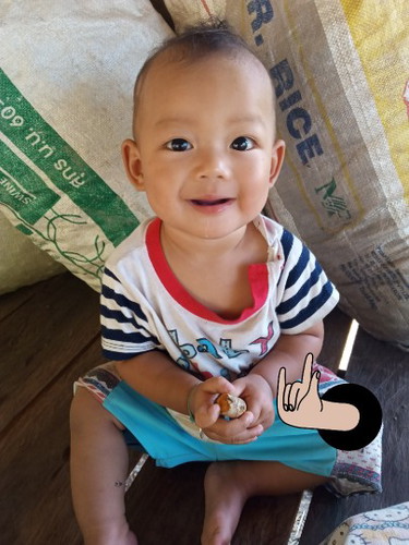 สวัสดีพี่ๆทุกคนค่ะอยากจะถามหน่อยค่ะ ตอนนี่ลูกหนูได้1ปี16วัน แล้วตอนนี่อยากให้ลูกกินนมชงแล้วค่ะ อยากรู้ว่าต้องให้นมแบบไหนก่อนดีค่ะ