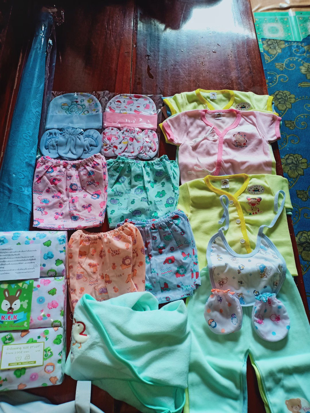 ทยอยซื้อของใช้ให้ลูก