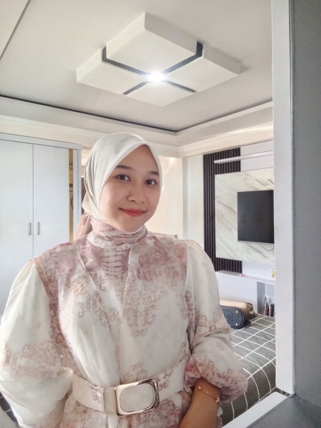 Sri ayina Humaera profile icon