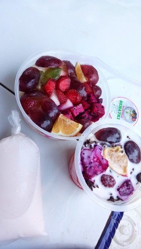 salad buah yogurt