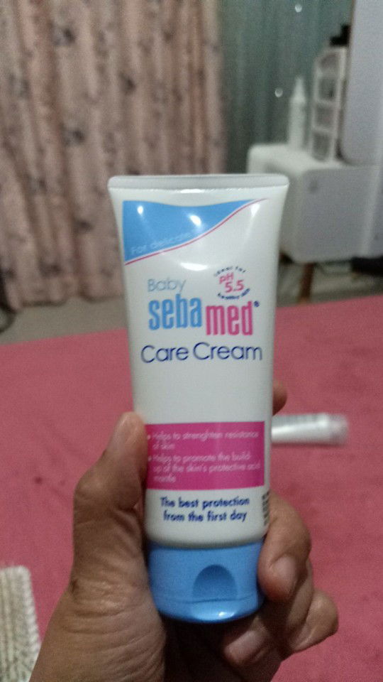 sebamed care cream untuk pipi bayi