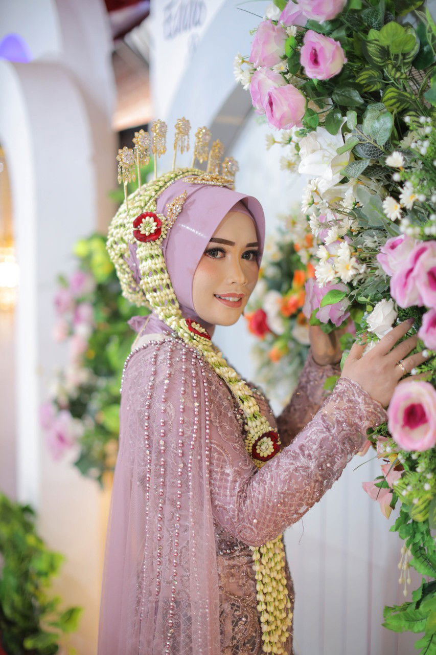 Elok Kuneta Faradila profile icon